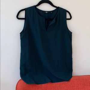 Uniqlo basic green blouse sz S